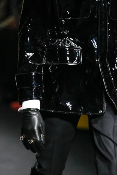 Look 80